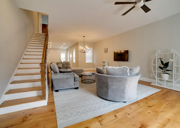 Well-appointed Home: 1 Mi To Dtwn! *