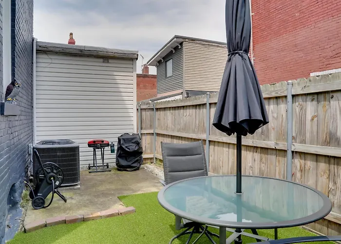 Holiday home Well-appointed Home: 1 Mi To Dtwn! Pittsburgh