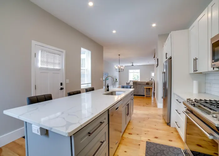 Well-appointed Home: 1 Mi To Dtwn! *