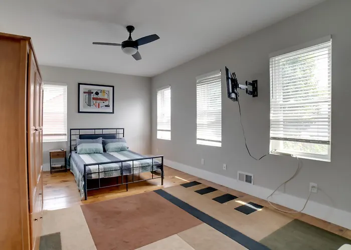Well-appointed Home: 1 Mi To Dtwn! *