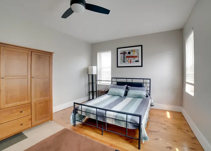 Well-appointed Home: 1 Mi To Dtwn!