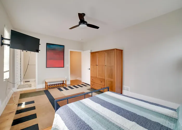 Well-appointed Home: 1 Mi To Dtwn! Holiday home *