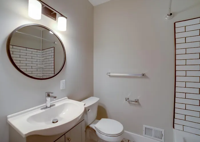 Well-appointed Home: 1 Mi To Dtwn!