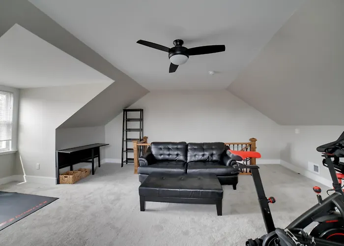Holiday home Well-appointed Home: 1 Mi To Dtwn! Pittsburgh