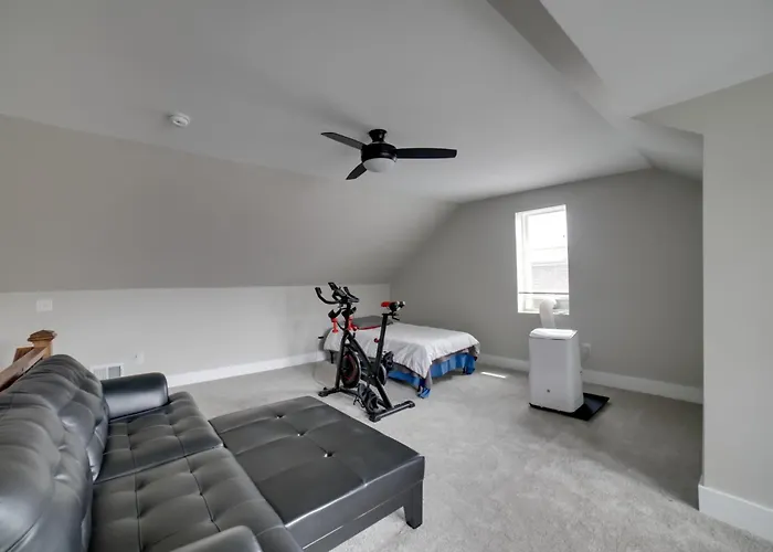 Well-appointed Home: 1 Mi To Dtwn! Holiday home *