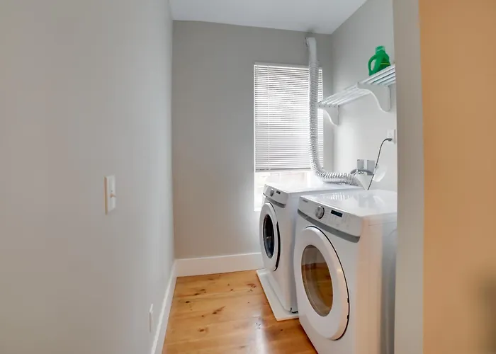 Well-appointed Home: 1 Mi To Dtwn! Holiday home